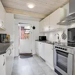 Awesome In With 2 Bedrooms And Internet *