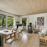 Awesome In With 2 Bedrooms And Internet