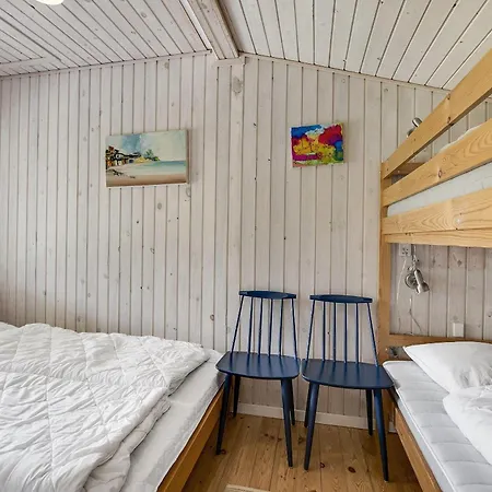 Awesome In With 2 Bedrooms And Internet Holiday home *
