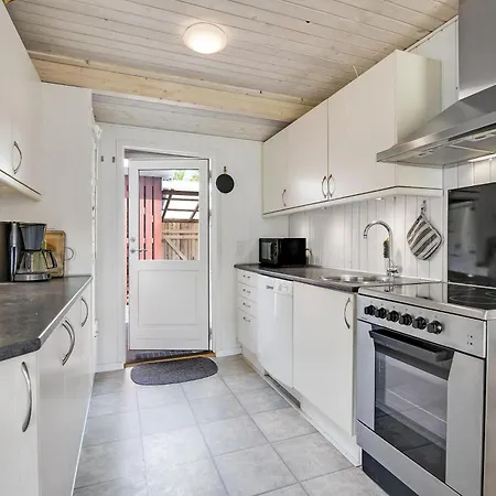 Awesome In With 2 Bedrooms And Internet *
