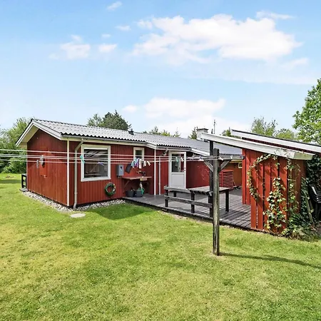 Awesome In With 2 Bedrooms And Internet